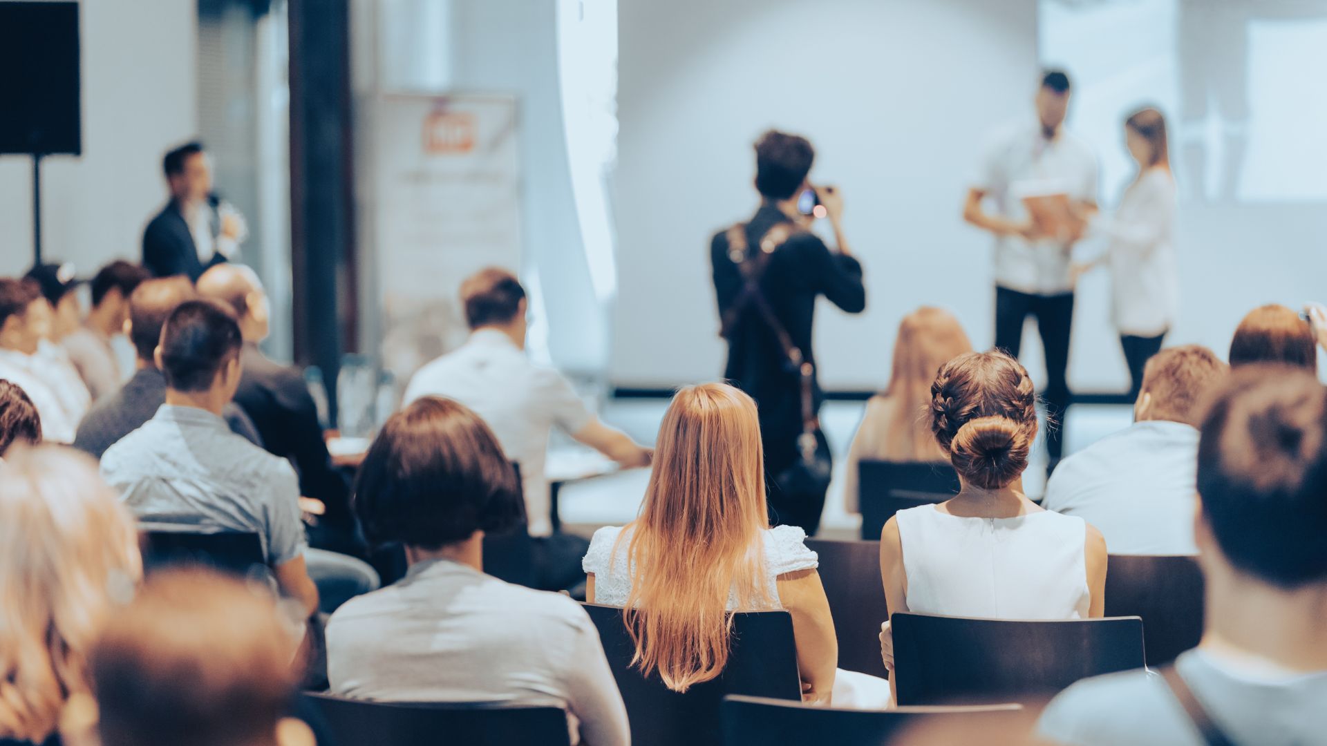 Professionisti a un evento per il settore industriale